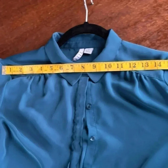 Elle Scalloped Trim Blue Blouse Top Size Medium - Picture 5 of 9